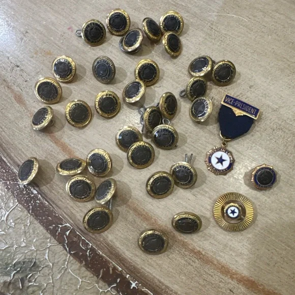 Vintage WW2 US Star American Legion Gold Tone Enamel Buttons & Pins Lot